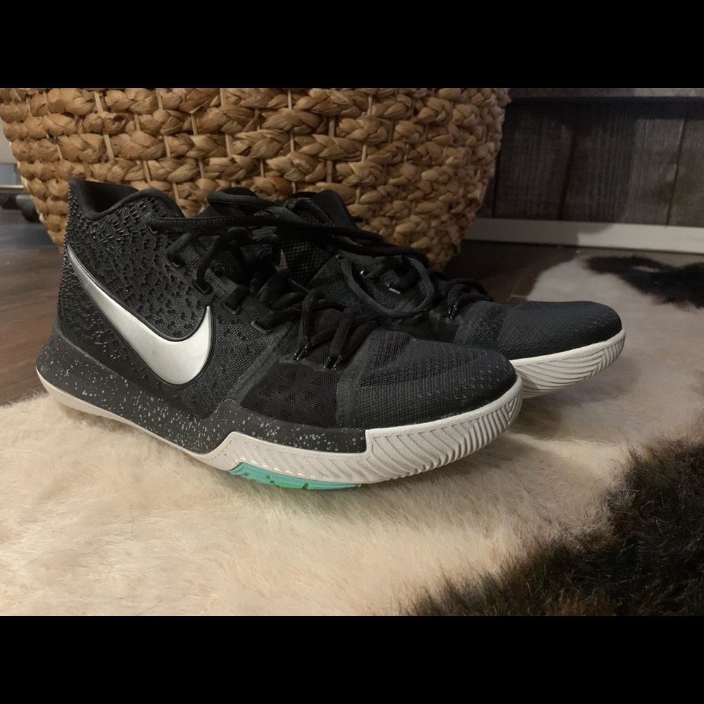 Men’s Kyrie 3 size 9 used indoors only,